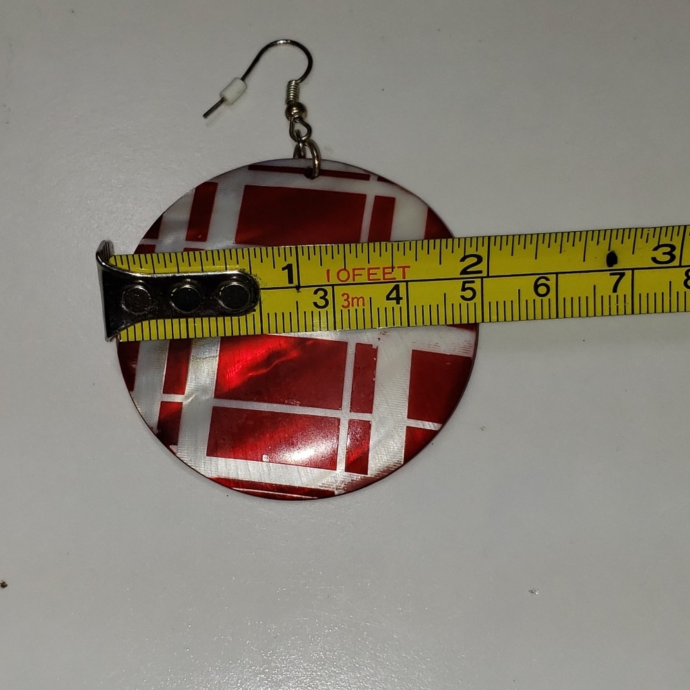 ACRYLIC RED & WHITE ROUND EARRINGS - Picture 3 of 4
